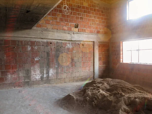 Construção Interior Novo Apartamento Dois Níveis Com Janelas Paredes Tijolo — Fotografia de Stock