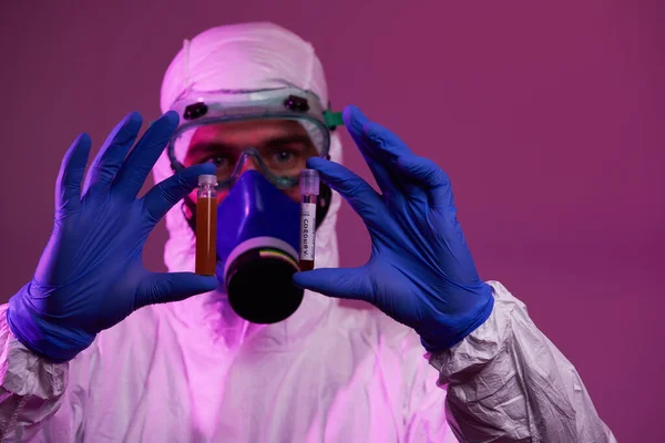 Coronavirus Doctor Holding Positive Covid Virus Blood Sample Test Tube — Stock Photo, Image