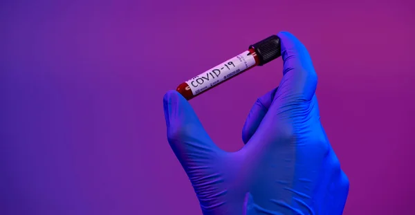 Coronavirus Doctor Holding Positive Covid Virus Blood Sample Test Tube — Stock Photo, Image