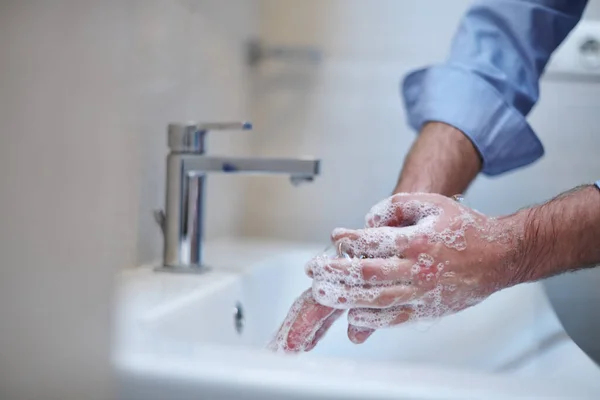 Zakażenie Koronawirusem Rozprzestrzenianie Się Profilaktyki Prawidłowe Mycie Rąk Mydłem Płynie — Zdjęcie stockowe