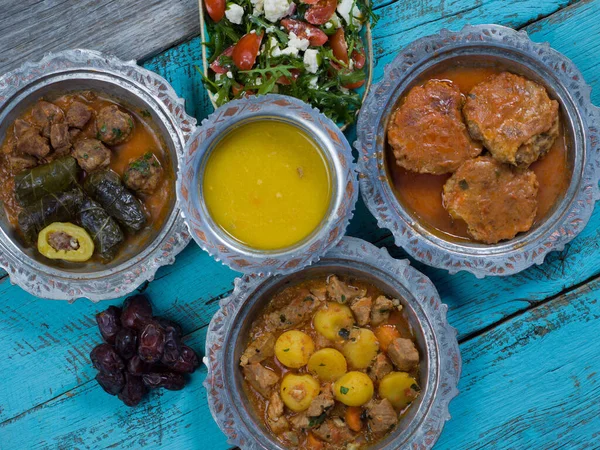 Eid Mubarak Traditioneel Ramadan Iftar Diner Geassorteerde Smakelijke Gerechten Authentieke — Stockfoto