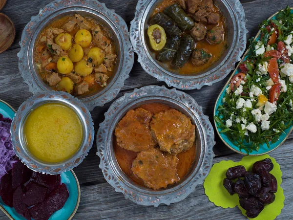 Eid Mubarak Tradiční Ramadán Iftar Večeře Různé Chutné Jídlo Autentických — Stock fotografie