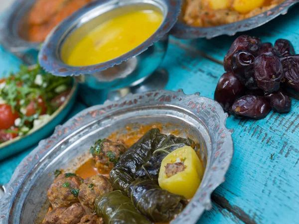 Eid Mubarak Traditioneel Ramadan Iftar Diner Geassorteerde Smakelijke Gerechten Authentieke — Stockfoto