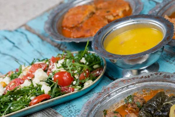 Eid Mubarak Tradiční Ramadán Iftar Večeře Různé Chutné Jídlo Autentických — Stock fotografie
