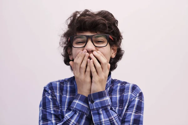 Portrét Elegantně Vypadající Arabsky Teenager Brýlemi Nosí Klobouk Ležérní Škole — Stock fotografie