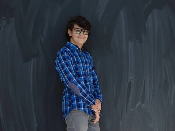 Retrato Adolescente Árabe Olhando Inteligente Com Óculos Vestindo Chapéu Escola — Fotografia de Stock