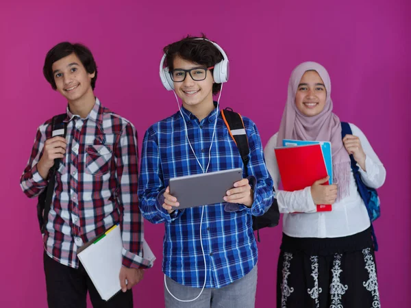 Adolescentes Árabes Como Equipo Grupo Estudiantes Que Trabajan Juntos Proyecto — Foto de Stock