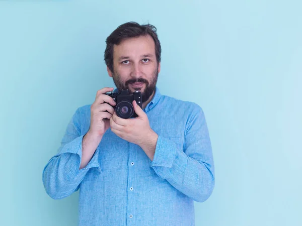 Retrato Del Fotógrafo Masculino Camisa Azul Sosteniendo Vieja Cámara Arte — Foto de Stock