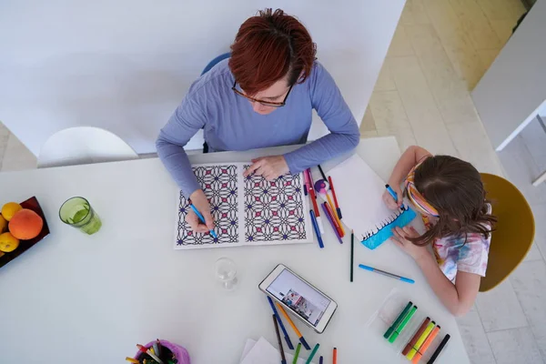 Madre Figlioletta Che Giocano Insieme Disegnando Opere Arte Creative Durante — Foto Stock