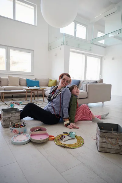 Mother Little Girl Daughter Playing Jewelry While Staying Home Coronavirus — Stock Photo, Image