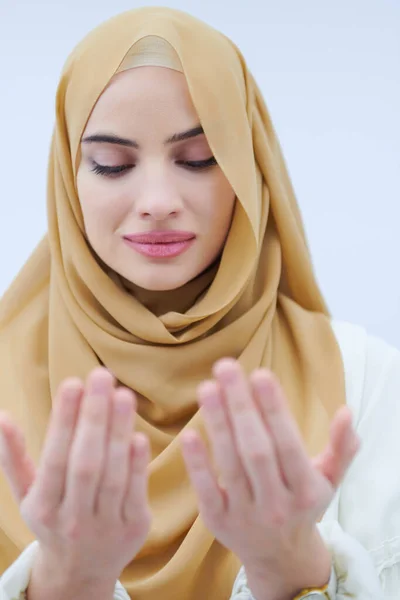 Bella Donna Musulmana Abito Alla Moda Con Hijab Fare Preghiera — Foto Stock