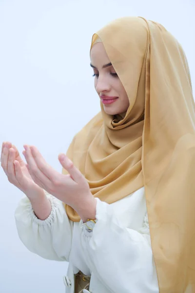 Mooie Moslim Vrouw Modieuze Jurk Met Hijab Het Maken Van — Stockfoto