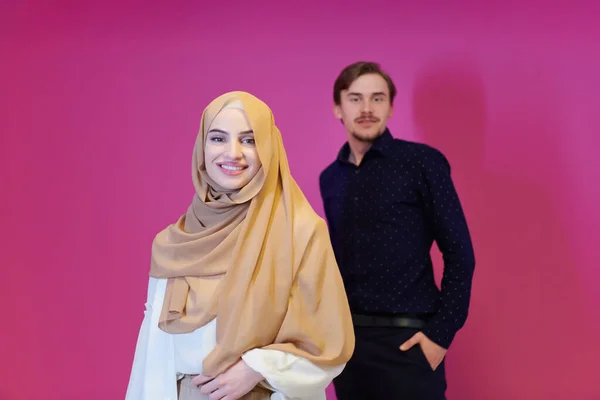 Retrato Joven Pareja Musulmana Mujer Vestido Moda Con Hijab Aislado — Foto de Stock