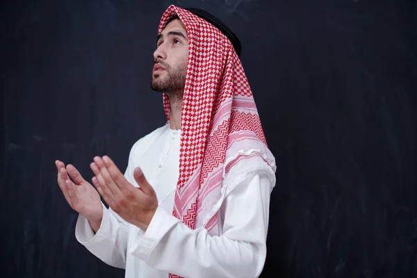 Jeune Homme Arabe Vêtements Traditionnels Faire Prière Traditionnelle Dieu Garde — Photo