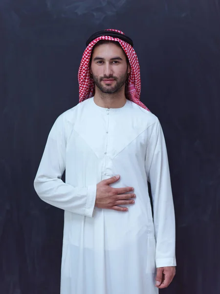 Portrait Young Arabian Man Traditional Clothes Front Black Chalkboard Representing — Stock Photo, Image