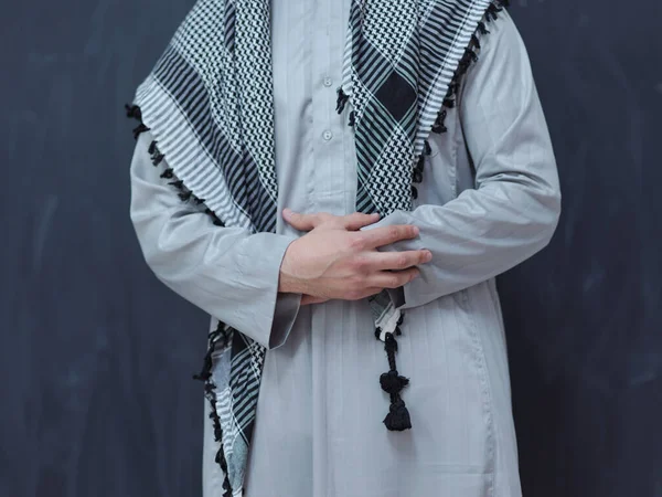 Portrait Young Arabian Man Traditional Clothes Front Black Chalkboard Representing — Stock Photo, Image