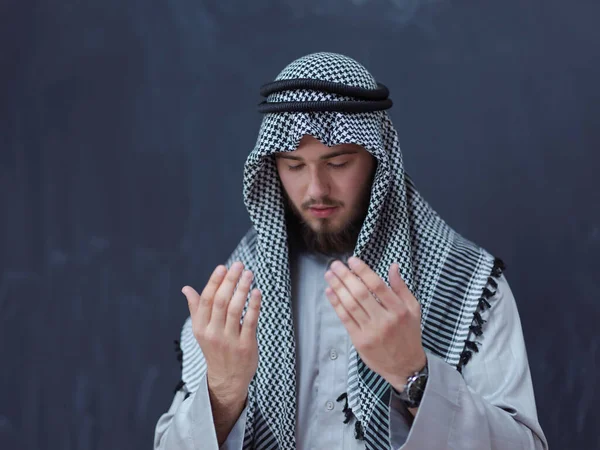 Jeune Homme Arabe Vêtements Traditionnels Faire Prière Traditionnelle Dieu Garde — Photo