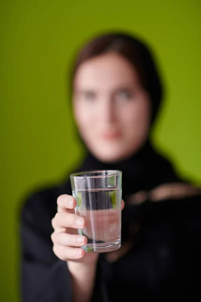 Modern Muslim Woman Abaya Holding Date Fruit Glass Water Her — Stock Photo, Image