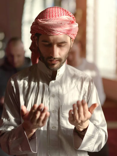 Groep Moslimmensen Bidden Namaz Moskee — Stockfoto