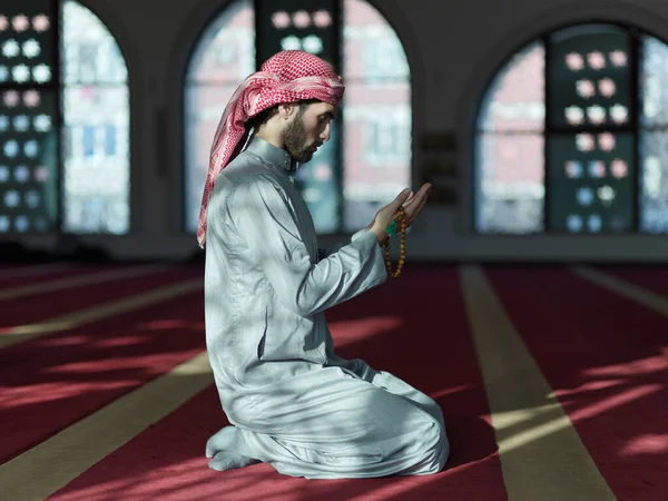 Muslim Doa Dalam Masjid Namaz Menyembah Allah — Stok Foto