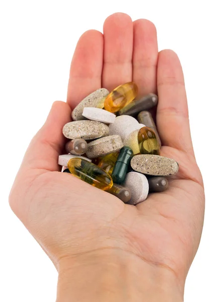 Suplementos dietéticos cápsulas e comprimidos na mão — Fotografia de Stock