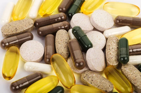 Suplementos dietéticos, cápsulas y pastillas —  Fotos de Stock