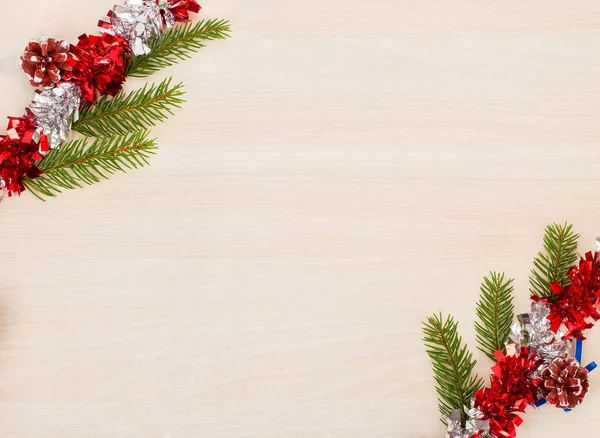 Vánoční pozadí s větve stromů jedle a věnec — Stock fotografie