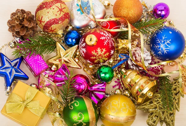 Decoraciones de Navidad y caja de regalo — Foto de Stock