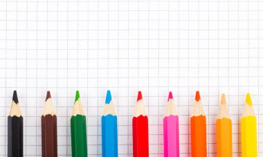 Satırda renkli kalemler