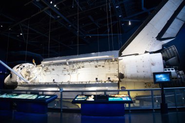 Kennedy Uzay Merkezi, Florida, Usa - 2 Aralık 2019: Uzay mekiği Atlantis sergisi Kennedy Uzay Merkezi 'nin ziyaretçi kompleksinde