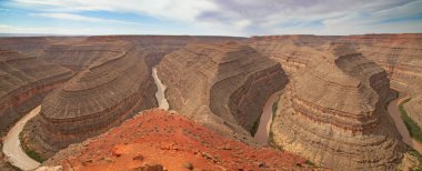 Goosenecks Eyalet Parkı, Utah, ABD 'de San Juan nehri üzerinde.