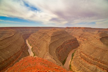 Goosenecks Eyalet Parkı, Utah, ABD 'de San Juan nehri üzerinde.