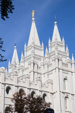 Salt Lake City, Utah, ABD - 8 Ekim 2016. Salt Lake Tapınağı cephesi İsa 'nın Kilisesi Son Gün Azizleri Kilisesi