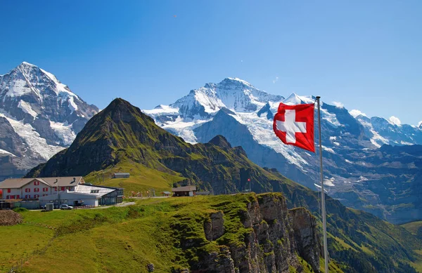 Mannlichen Tepesinde Sviçre Bayrağı Jungfrau Bölgesi Bern Sviçre — Stok fotoğraf