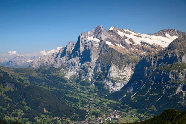 Famoso Pueblo Grindelwald Los Alpes Suizos Punto Partida Para Excursiones —  Fotos de Stock