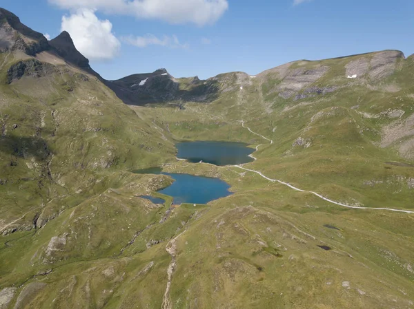İsviçre Alplerindeki ünlü Grindelwald köyü Jungfrau bölgesinde tren turları için başlangıç noktası.