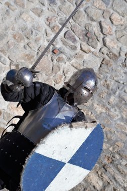 ortaçağ zırh kılıç