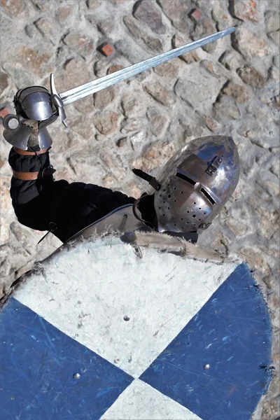 中世纪的盔甲剑客 — 图库照片