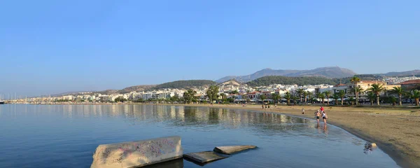 Rethymno şehir beach editoryal — Stok fotoğraf