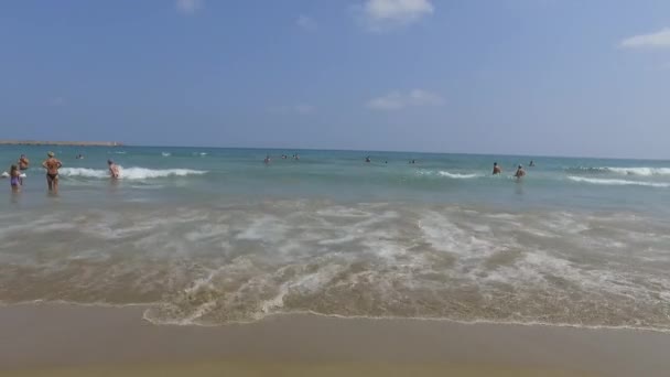 Playa de Rethymno ciudad — Vídeo de stock