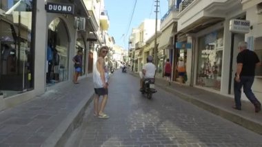 Şehir sokak insanlarla