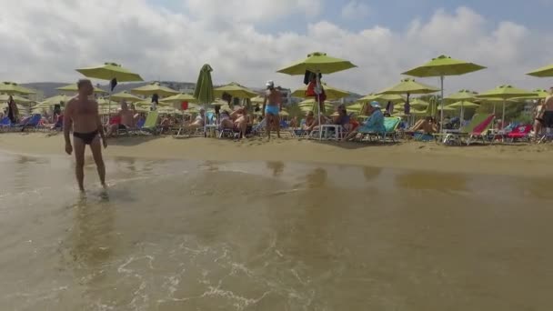 Strand van de stad Rethymno — Stockvideo