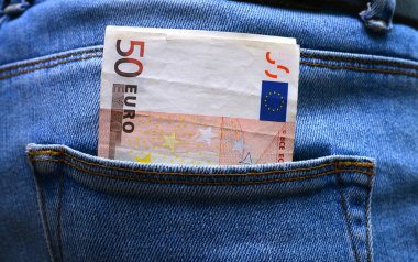 Arka cebimde para mavi jeans ile