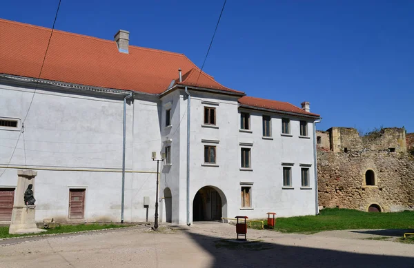 Săsciori średniowieczna twierdza wejście — Zdjęcie stockowe