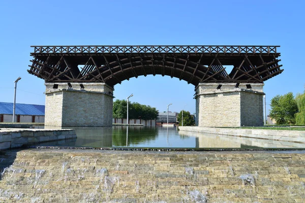 Severin cidade ponte monumento — Fotografia de Stock