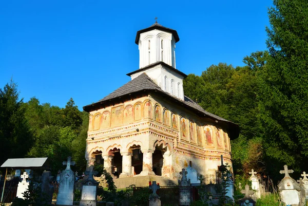 Iglesia del pueblo de Crainici — Foto de Stock