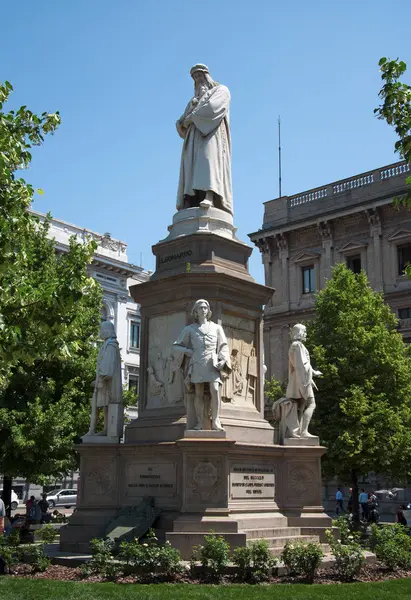 Monumento Leonardo de Milão — Fotografia de Stock