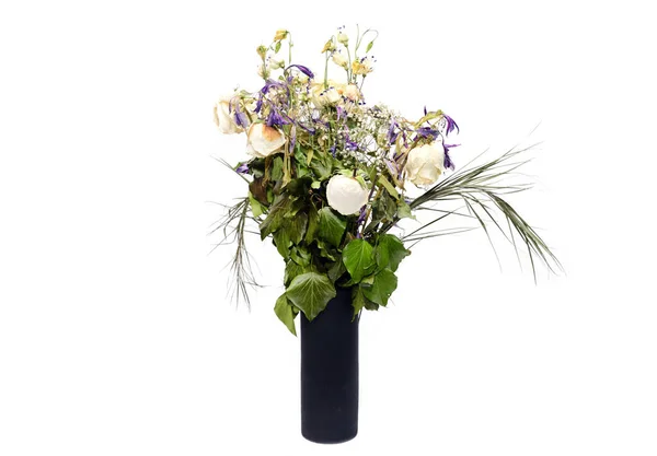 Halott Virágok Fekete Váza Felett Fehér Háttér — Stock Fotó