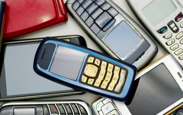 Pile Used Old Mobile Damaged Phones Technology Background — Stock Photo, Image