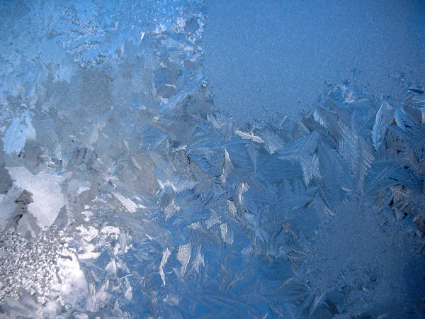 Janela de inverno congelada — Fotografia de Stock